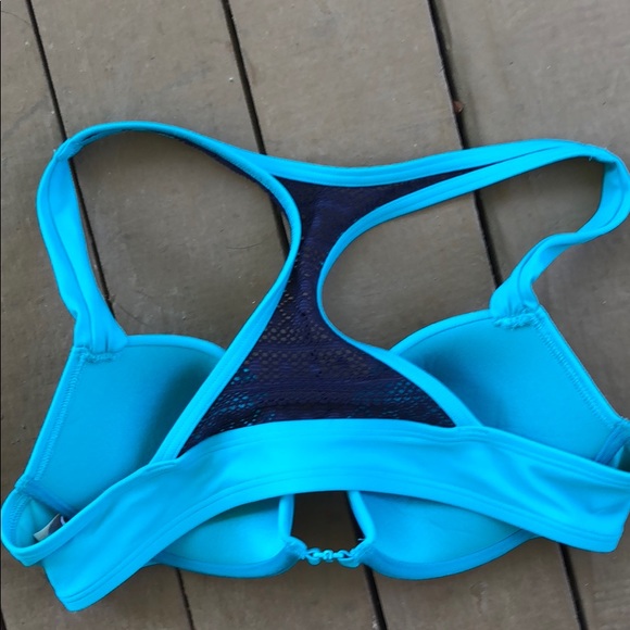 Two bathing suit tops - Picture 5 of 5